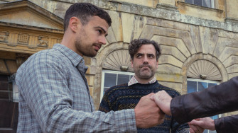 The Gentlemen S Daniel Ings Reveals His Special Connection To Good Wallpaper
