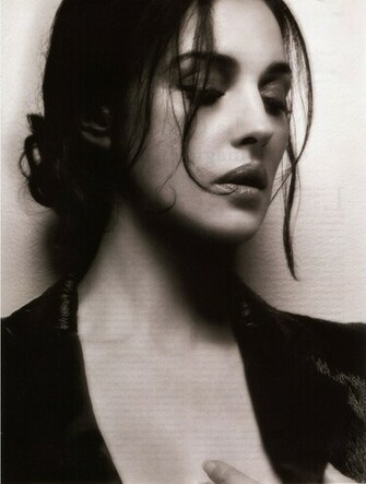 Monica Bellucci Desktop Wallpaper