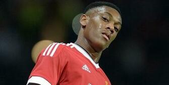Raiola Sebut Harga Martial Kemahalan Bola Net