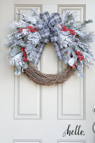 Snowy Christmas Wreath Wallpaper