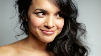 Norah Jones Backdrop Wallpaper