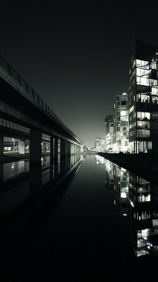 Black And White City Android Wallpaper