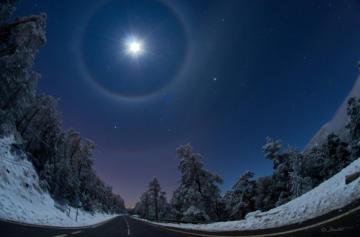 Apod January Quadruple Lunar Halo Over Winter Road