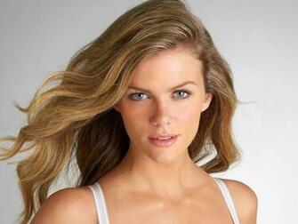 Wallpaper Brooklyn Decker