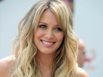 Hilary Wallpaper Duff