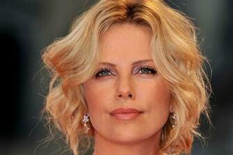 Model Charlize Theron Wallpaper