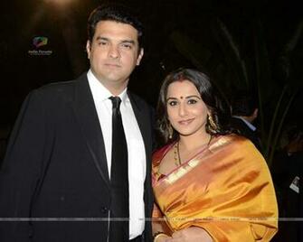 With Husband Siddharth Roy Kapur At Zee Cine Awards Wallpaper