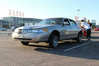 Lincoln Town Car Lowrider Wallpaper
