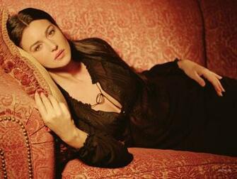 Hot Monica Bellucci Wallpaper Italian Actress