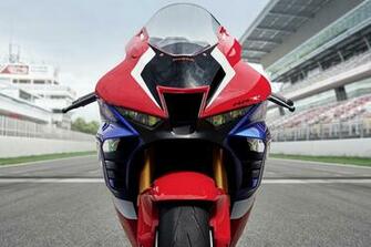 The New Honda Cbr1000rr R Fireblade Is Here Iamabiker