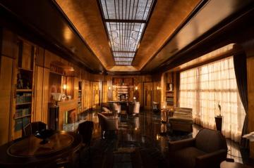 In Nightmare Alley Art Deco Furniture Stars Alongside Cate