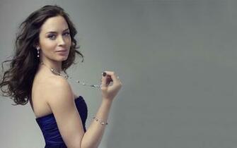 Emily Blunt HD Wallpaper