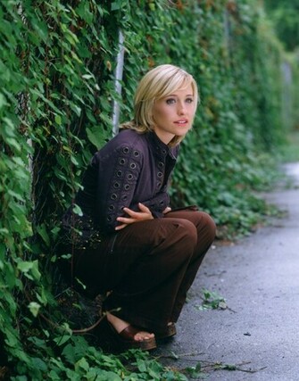 Allison Mack Wallpaper Best Pictures