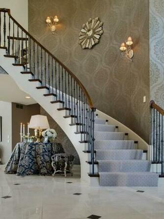 Tips For Utilizing A Stairway Wall