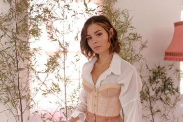 Nina Nesbitt HD Wallpaper Background Image