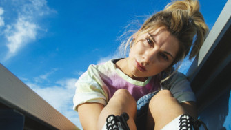 Jax Performs Her Chart Climbing Single Victoria S Secret
