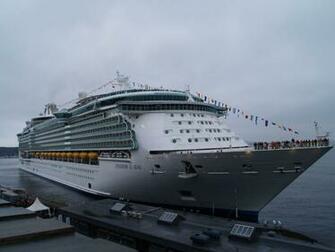 Royal Caribbean Dom Of The Seas Pools Desktop Background For