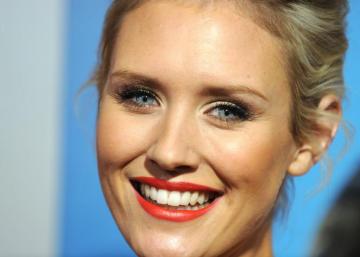 Beautiful HD Nicky Whelan Wallpaper