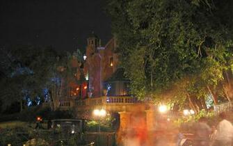 Disney Rocket9 Net Image Mk Hauntedmansionnight Jpg