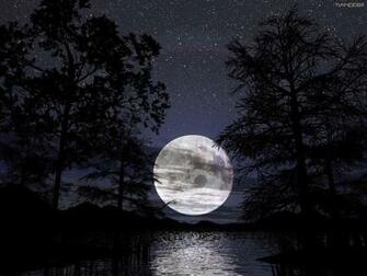 Distanse Full Moon Wallpaper