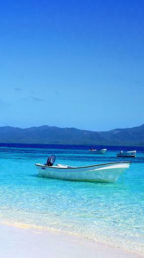 Boat And Beach iPhone 5s Wallpaper iPad