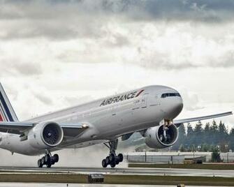 Wallpaper Boeing Aircraft Runway Sky
