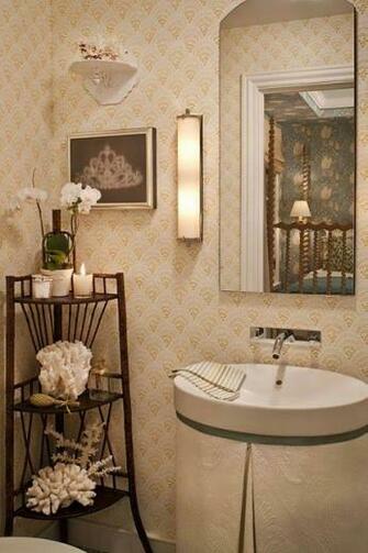 Wallpaper In Small Bath Elle Decor Tucker And Morris