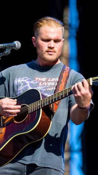 Zach Bryan Wallpaper Ixpap Country Music Artists