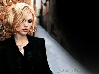 Julia Stiles Wallpaper