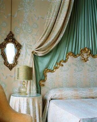 Coordinating Wallpaper Fabric Bedtime