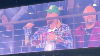 Taylor Swift Fans Think Travis Kelce Has Her On His Phone S Lock