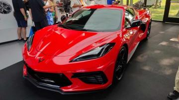 Corvette Stingray Z51 Gets The Walkaround