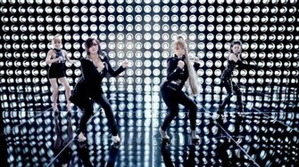 Girls Performing I Am The Best Jpg