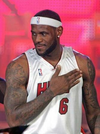 The Miami Heat Sign Lebron James Chris Bosh And Dwyane Wade In