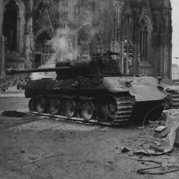 Panzer Wallpaper For iPad iPhone Lone Sentry