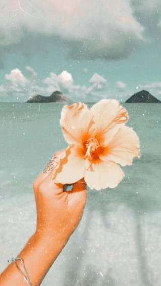 Aesthetic Preppy Beach Wallpaper