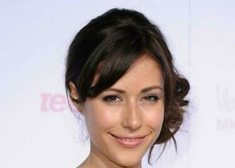 Amanda Crew Wallpaper Background