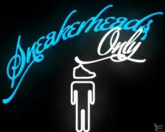 Sneakerhead Wallpaper Browsing