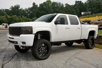 Southeast Showdown Lifted Chevrolet Silverado Photo