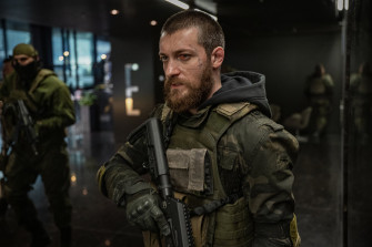 Movies Tv Music Chris Hemsworth Comes Back From The Edge Of