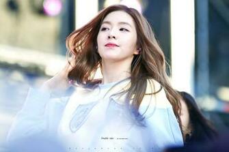 Irene Pretty Red Velvet Wallpaper