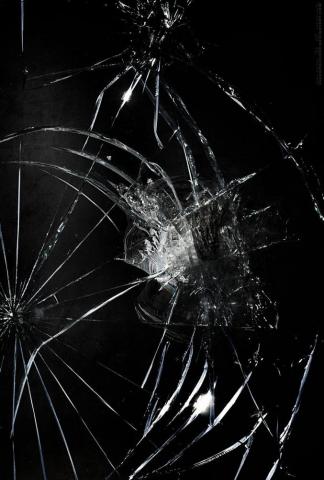 iPhone Cracked Screen Wallpaper On