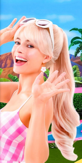Margot Robbie As Barbie In Clothes Costume