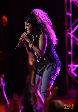 American Idol S Jax Wears Thedress During Top Performance See