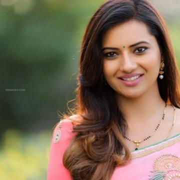 Isha Chawla Beautiful Photos Mobile Wallpaper HD