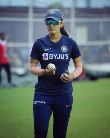 Harleen Deol HD Wallpaper Beautiful Athletes Cricket