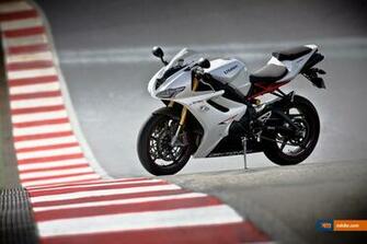 Triumph Daytona R Wallpaper Mbike