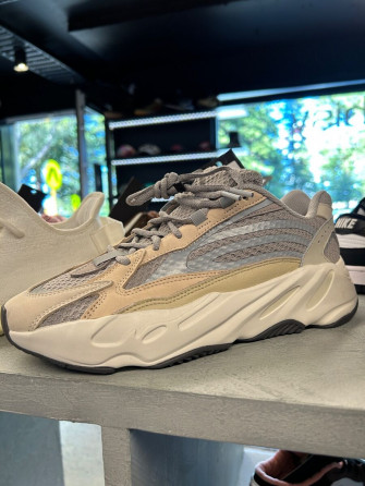 Adidas Yeezy Boost V2 Cream