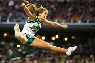 Dame Fighting Irish College Football Cheerleader Wallpaper Background