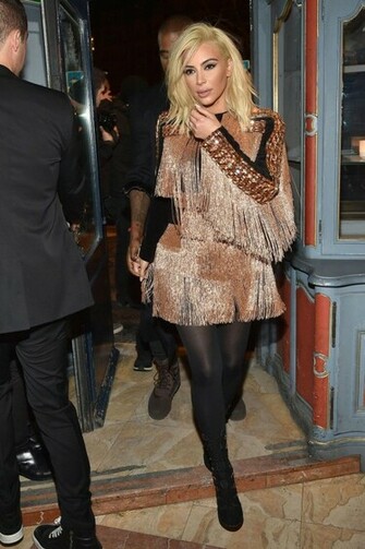 Kim Kardashian Platinum Blonde Hair Wallpaper